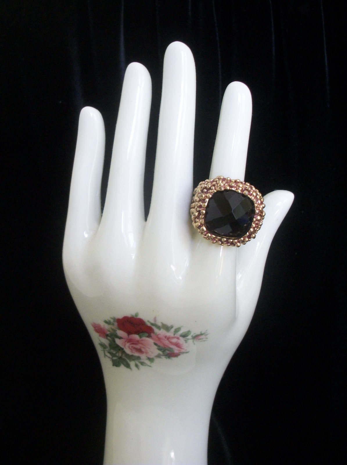 Vintage Avon Cocktail Ring Gold Tone Textured Pebble Black