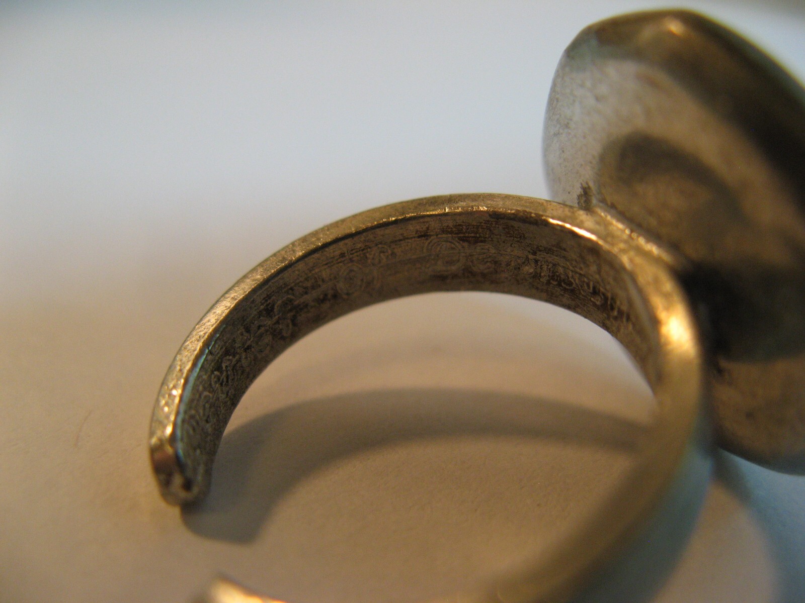 VINTAGE BENT LARSEN TIN PEWTER & GEMSTONE RING/ADJUSTABLE AND COLLECTIBLE.