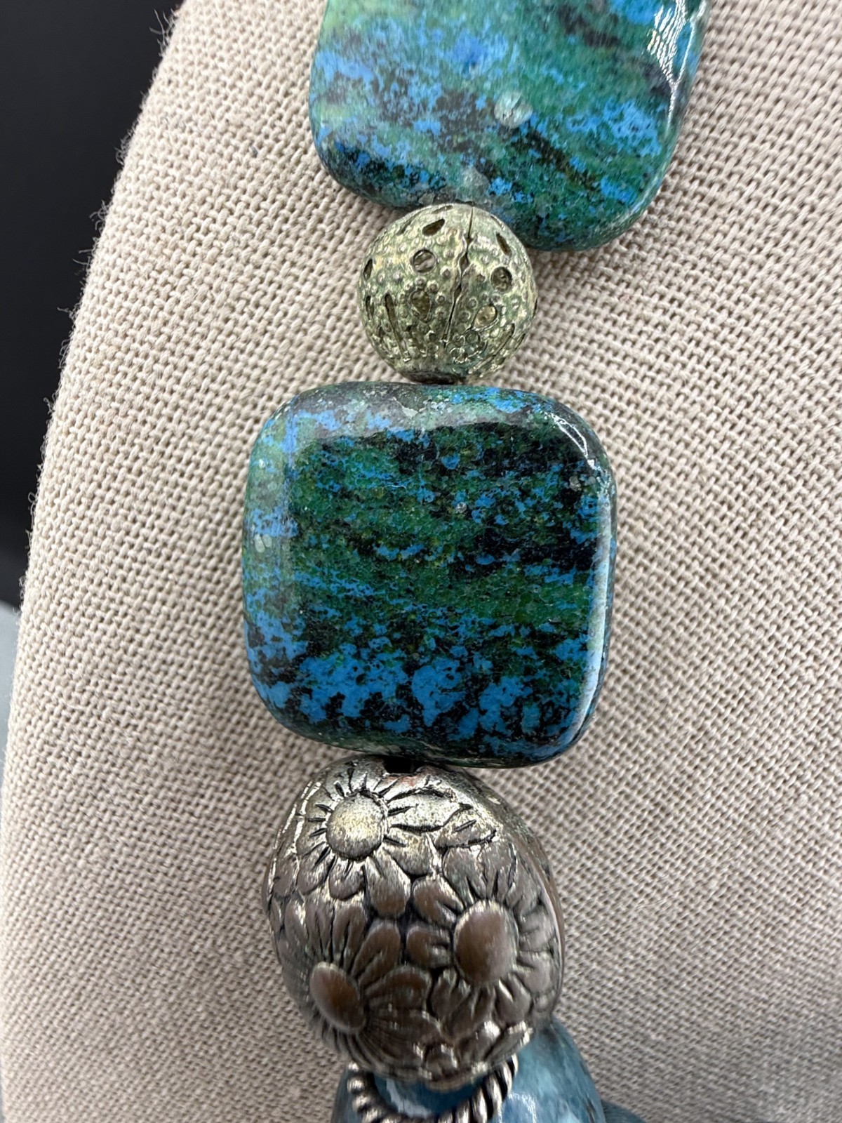 Vintage South Western Style Necklace Blue Green Beads Silver Tone 17″