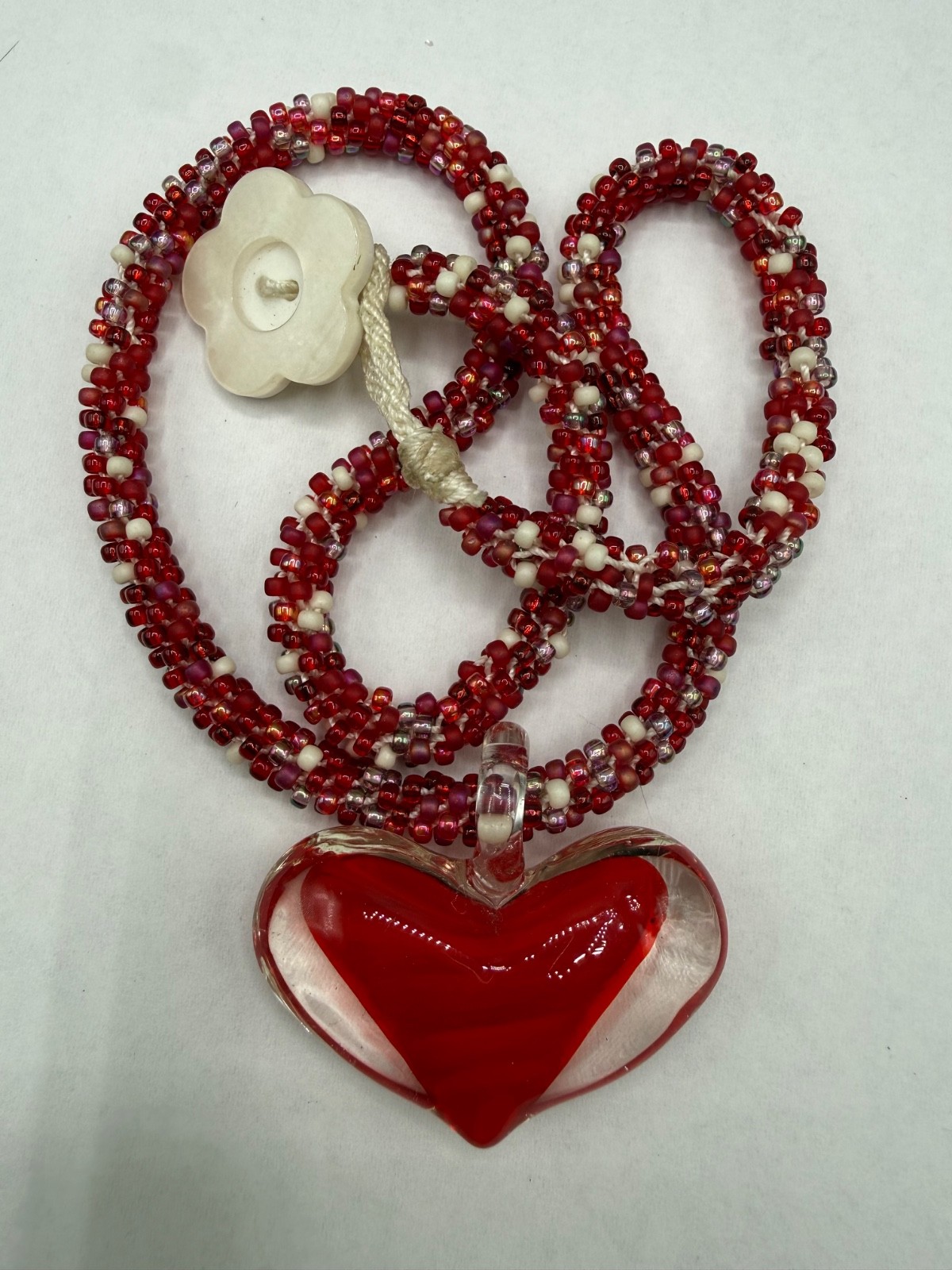 ESTATE RED WHITE ART GLASS LAMPWORK HEART LOVE PENDANT POPCORN NECKLACE 20″