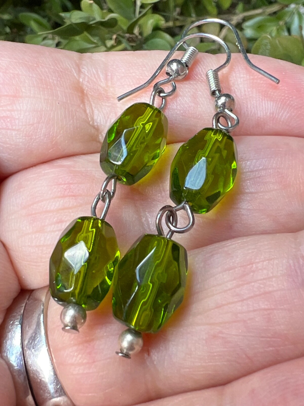 VINTAGE VIVID PERIDOT GREEN COLOR FACETED PASTE GLASS LONG DANGLE DROP EARRINGS