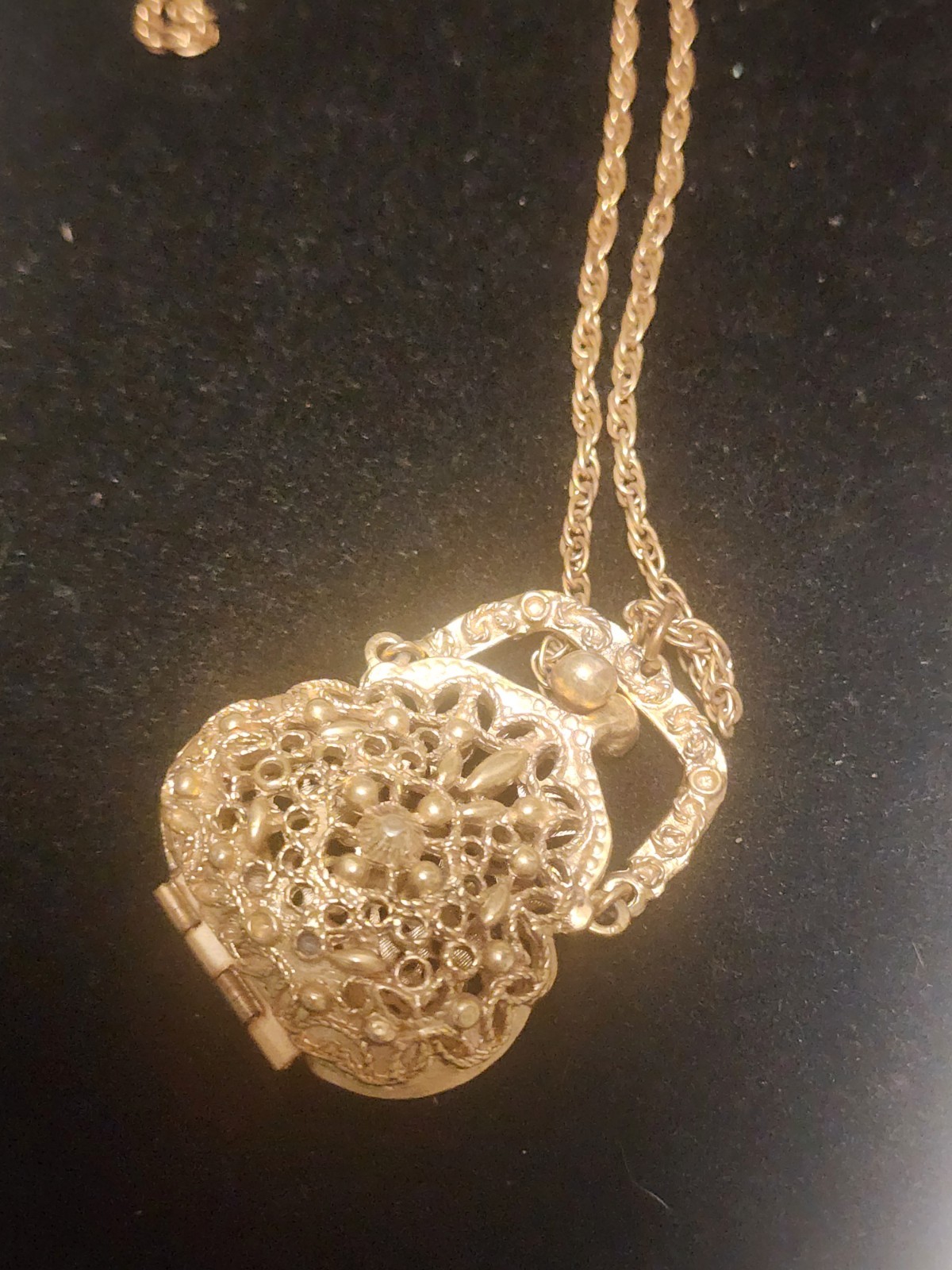 Vtg ART Arthur Pepper Purse Locket Necklace Pendant Gold Tone Filigree Kiss Lock