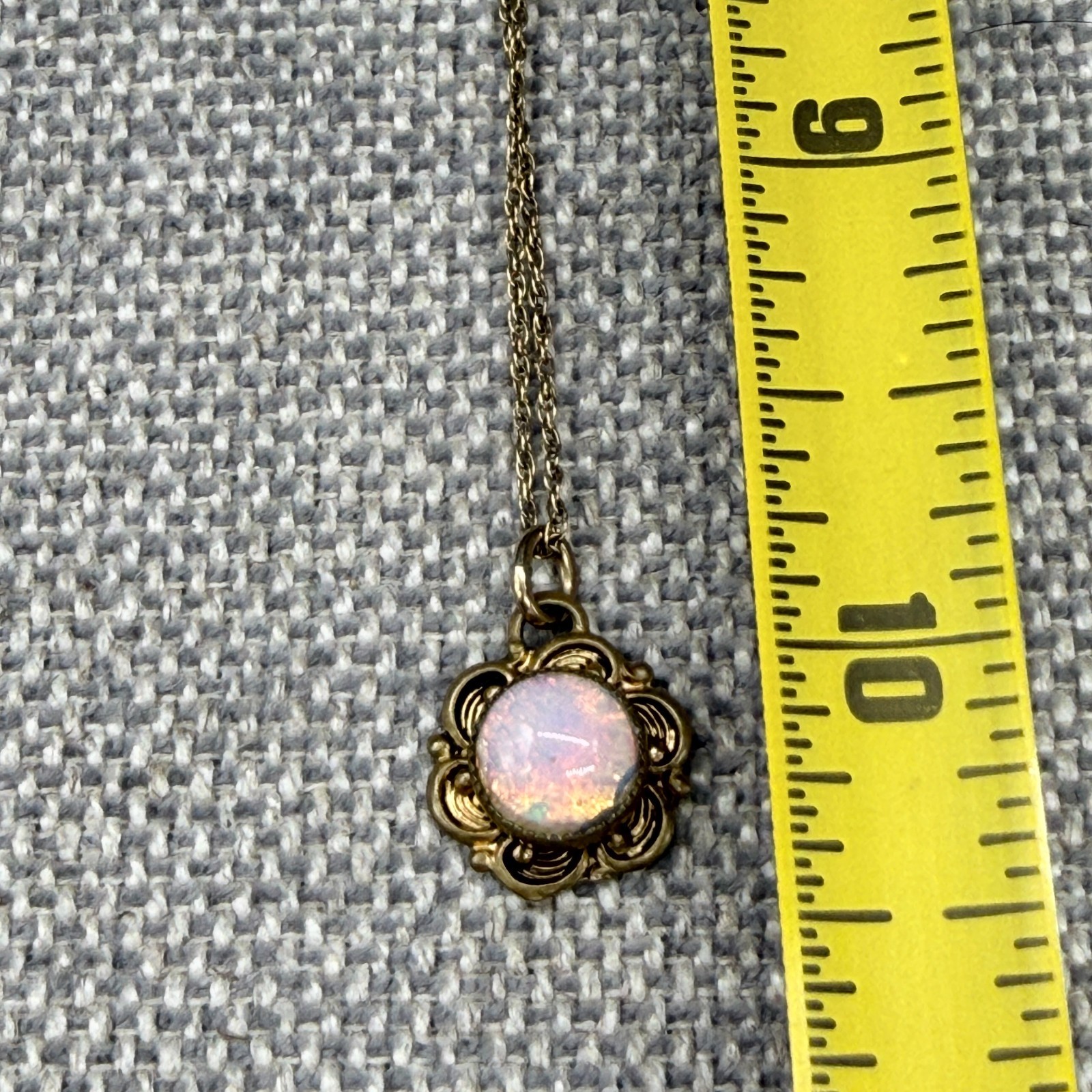 Vintage Necklace Imitation Opal Pendant 14K Gold Filled 20 Inches