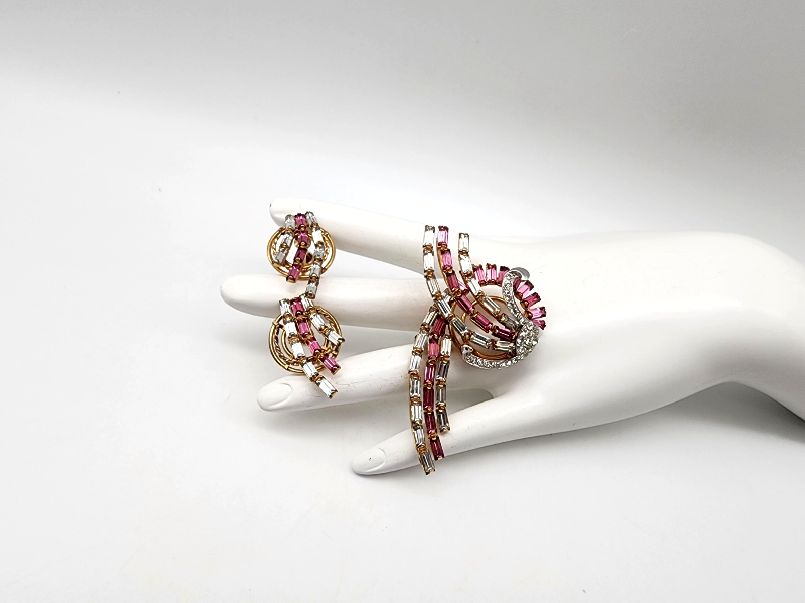 12K GOLD FILLED SIGNED CRC CHARLES REIS VINTAGE PINK RHINESTONE PIN/EARRINGS SET
