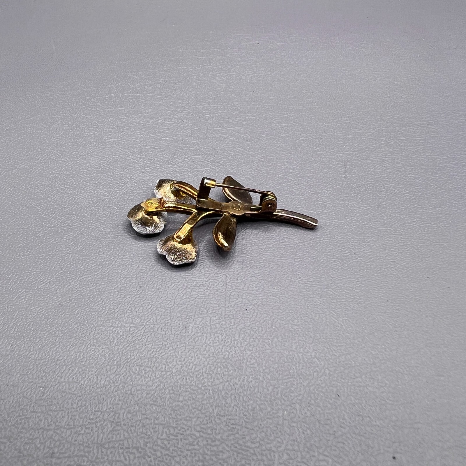 Vintage Roses On Stem Floral 1.5″ Brooch Gold Tone Light Purple Pink White