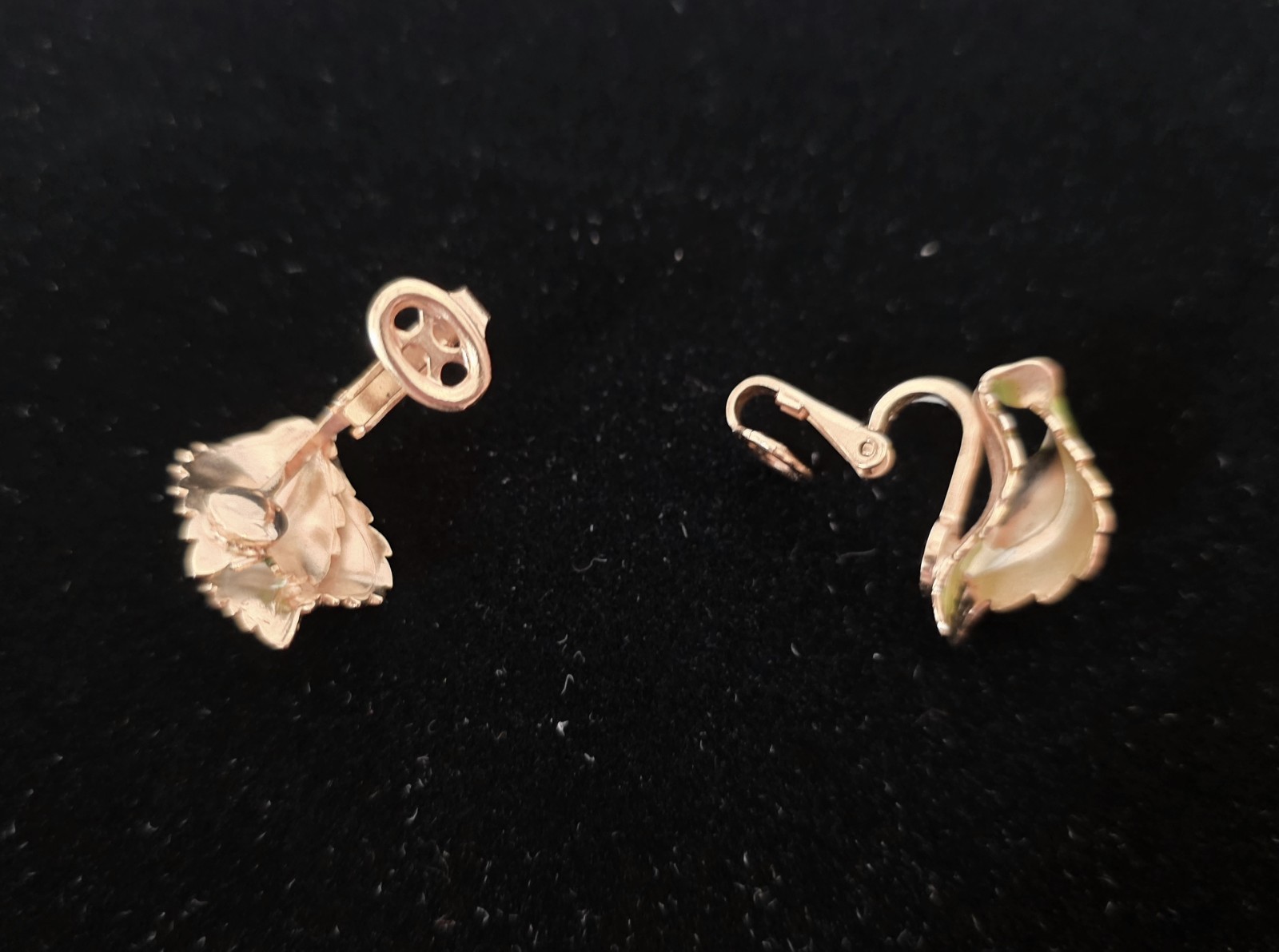 Vintage Signed Giovanni Lime Green Enamel Leaf Clip-On Earrings Gold Tone 1960’s
