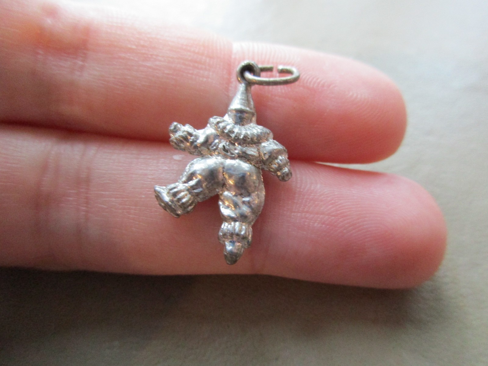 CUTE VINTAGE OLD RETRO SILVER TONE PIEROT DOLL CLOWN FOB CHARM PENDANT NECKLACE