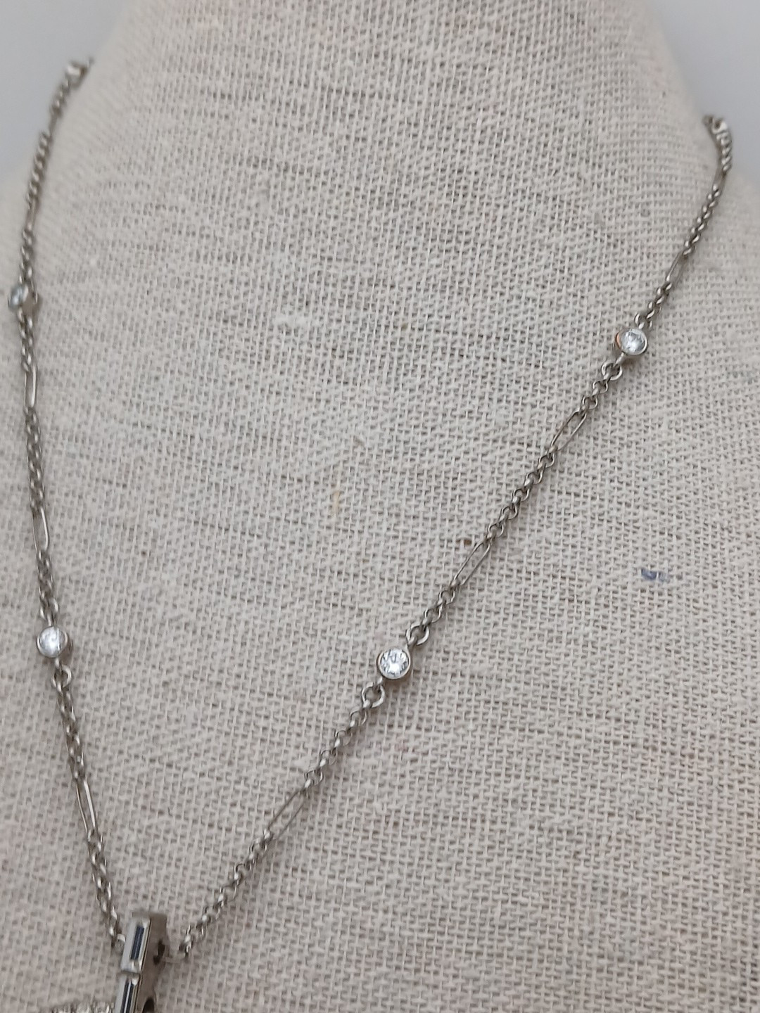 CAROLEE 1970s silver tone stations chain clear stones round pendant necklace