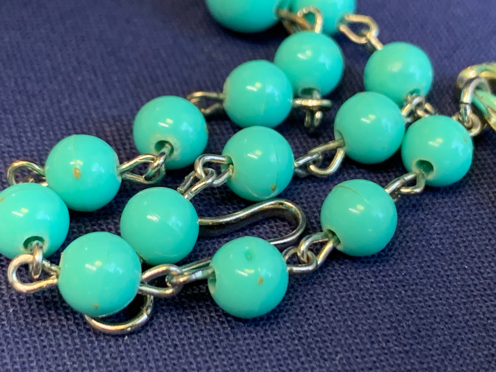 Vtg Coro Necklace 16.5″ Fashion Jewelry Sea Green Enamel Beaded Hook Clasp *READ