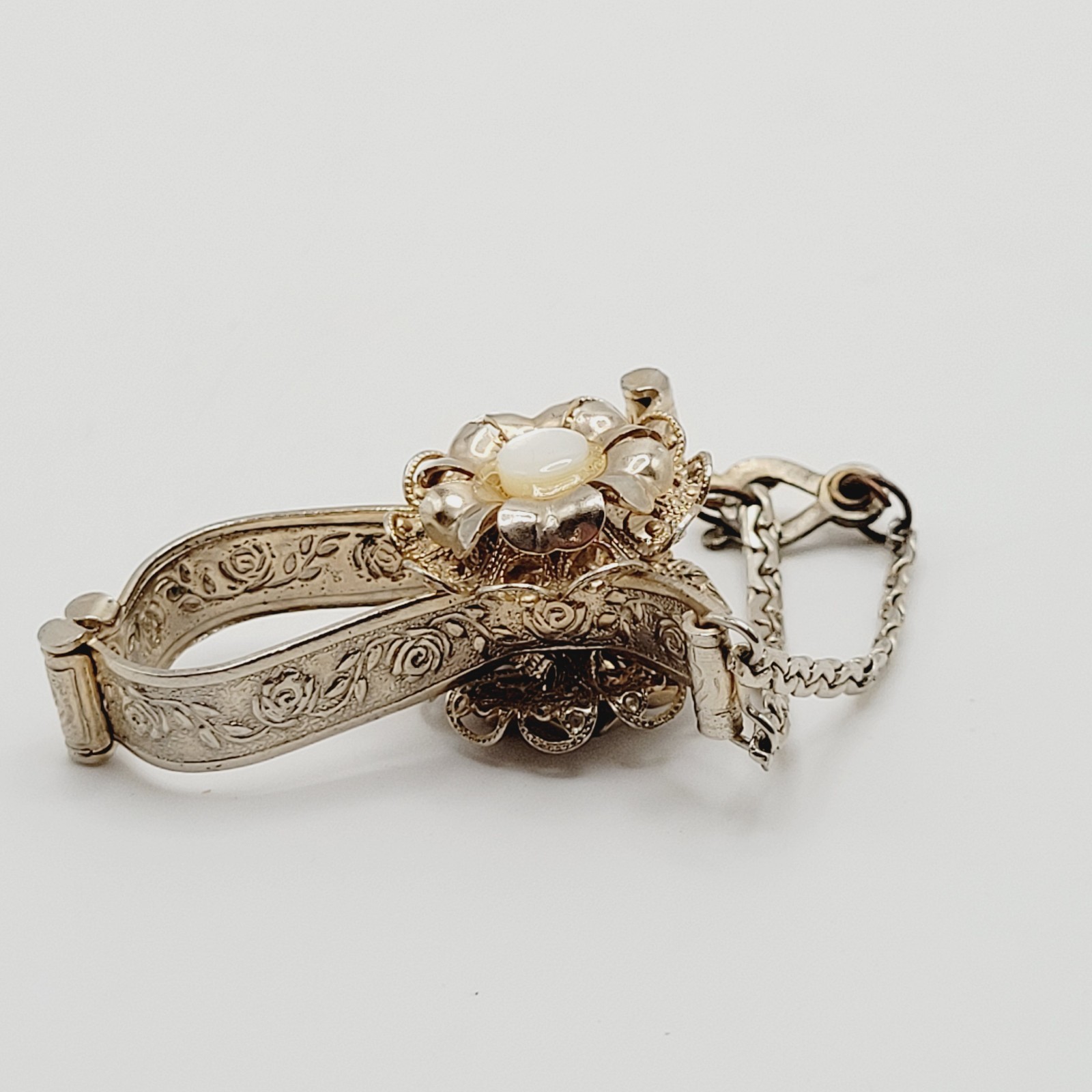 Vintage 1950s Gold Tone MOP Flower Embossed Floral Glove Clip Purse Ring Holder