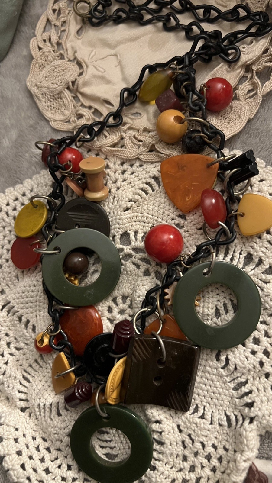 Vintage Unique Bakelite&Lucite Charm Statement Necklace buttons/beads shapecharm