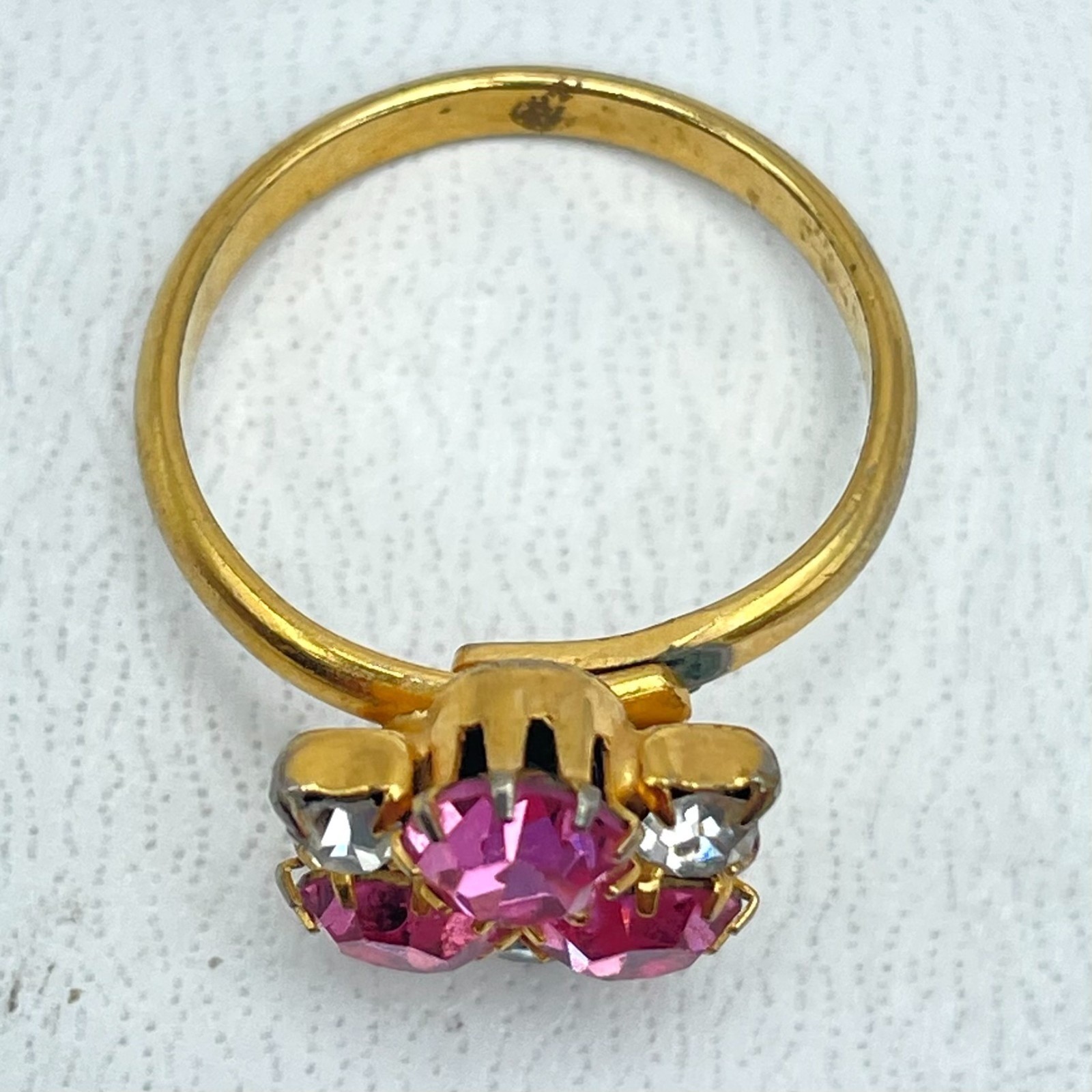 Vintage Gold-Tone Fashion Pink Faceted Prong Cluster Rhinestone Cocktail Ring