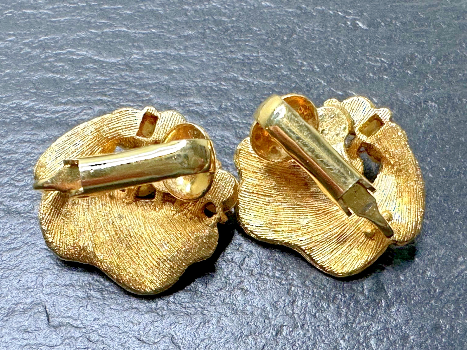 FIVE PAIR OF VINTAGE CLIP EARRINGS, DIFFERENT STYLES N12