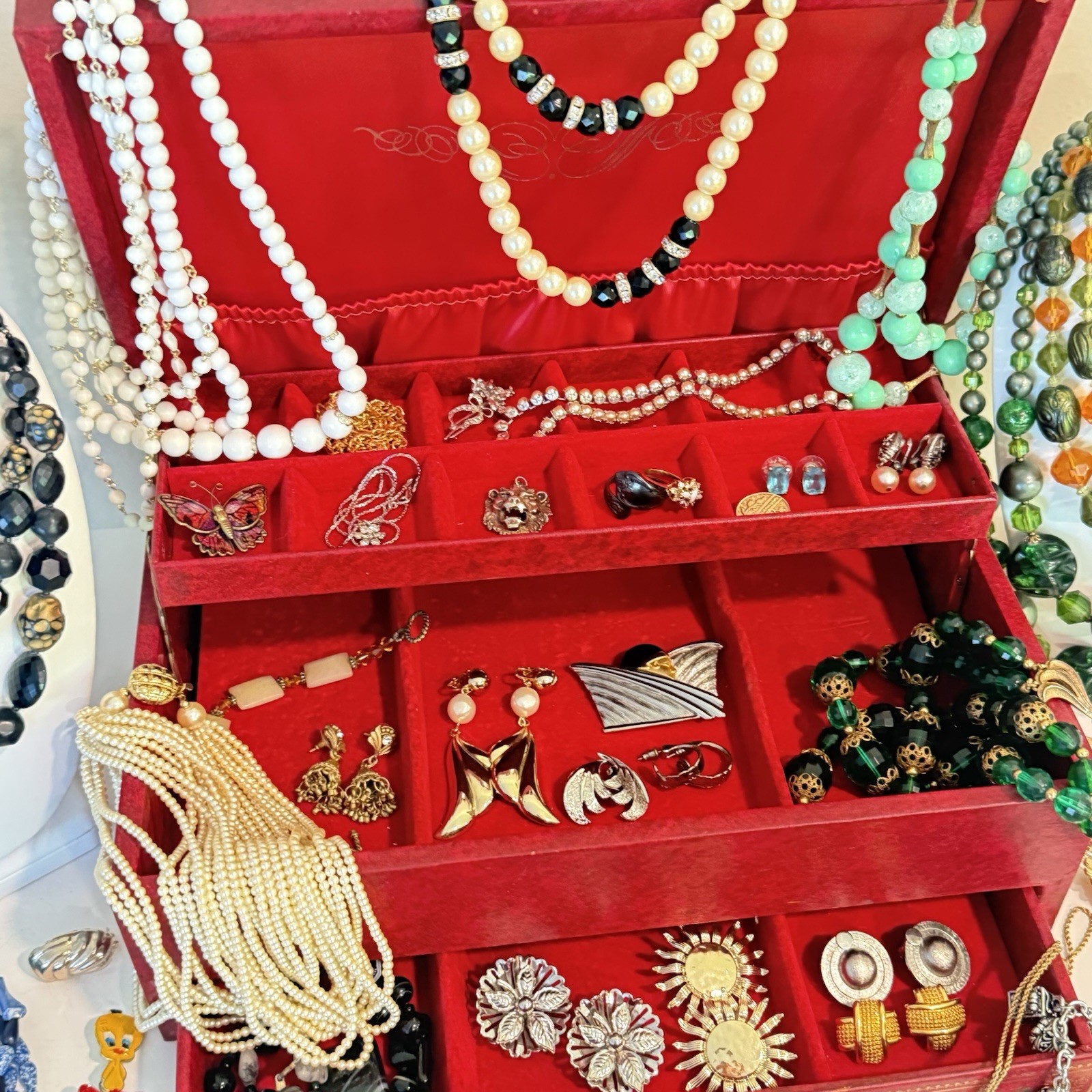 Vintage Estate Jewlery Lot & Box Monet Trifari West Germany Chunky Clip Earrings