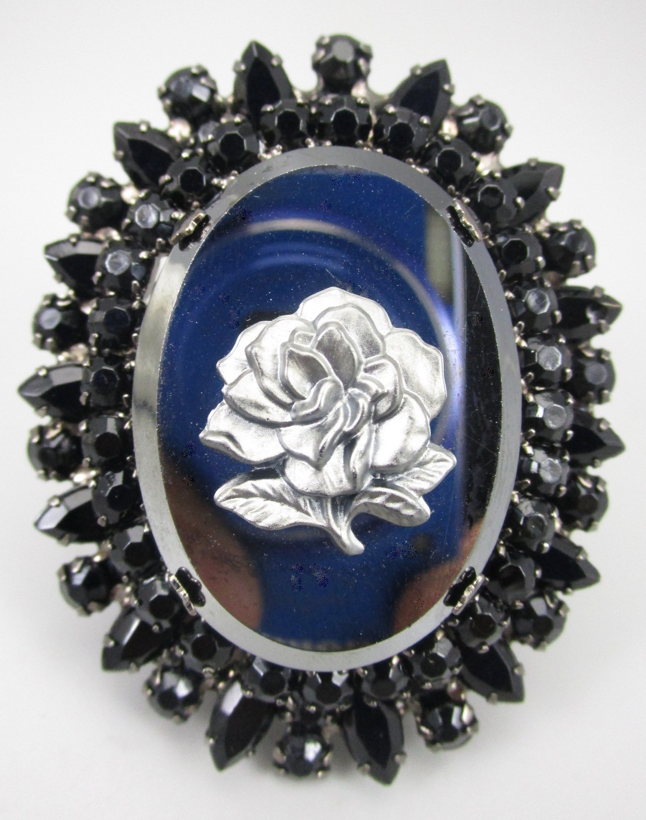 BEAUTIFUL DELIZZA & ELSTER JULIANA JAPANNED HEMATITE GLASS FLOWER BROOCH PIN