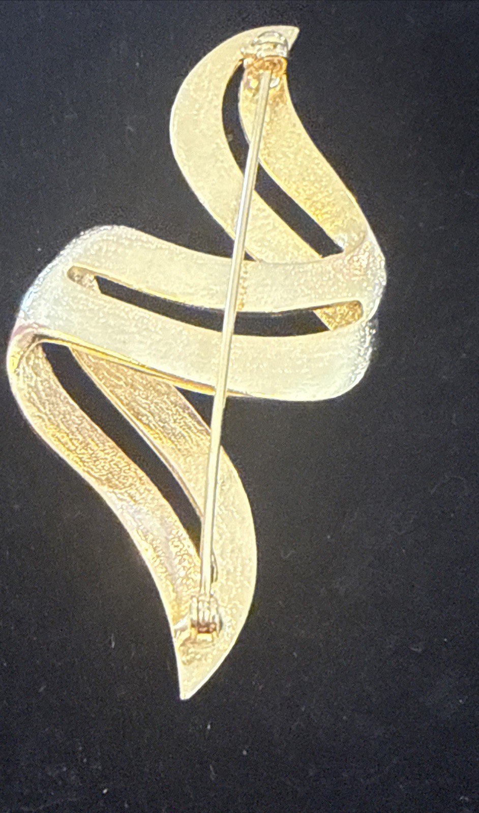 Vintage 1980’s Gold Tone Double Swirl Ribbon Brooch Pin 3” Statement Modernist
