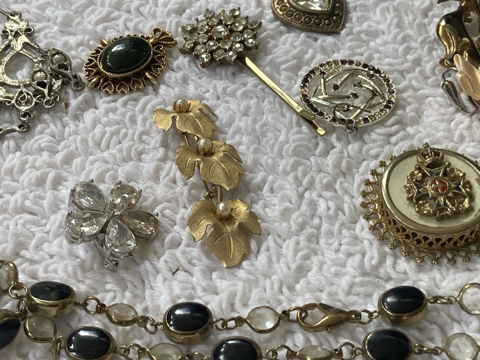 Vintage Estate Costume Jewelry Lot Signed MONET Pendant Cat Brooch Pearl Glass