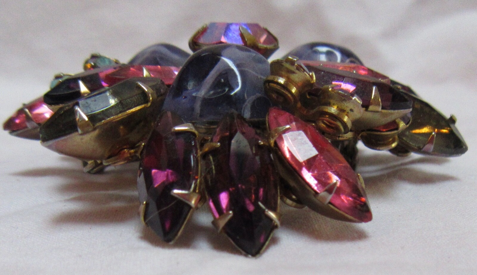 1950s Pink Red Purple Rhinestone Brooch/Pin Gold Tone Back Claw Set 2.5″