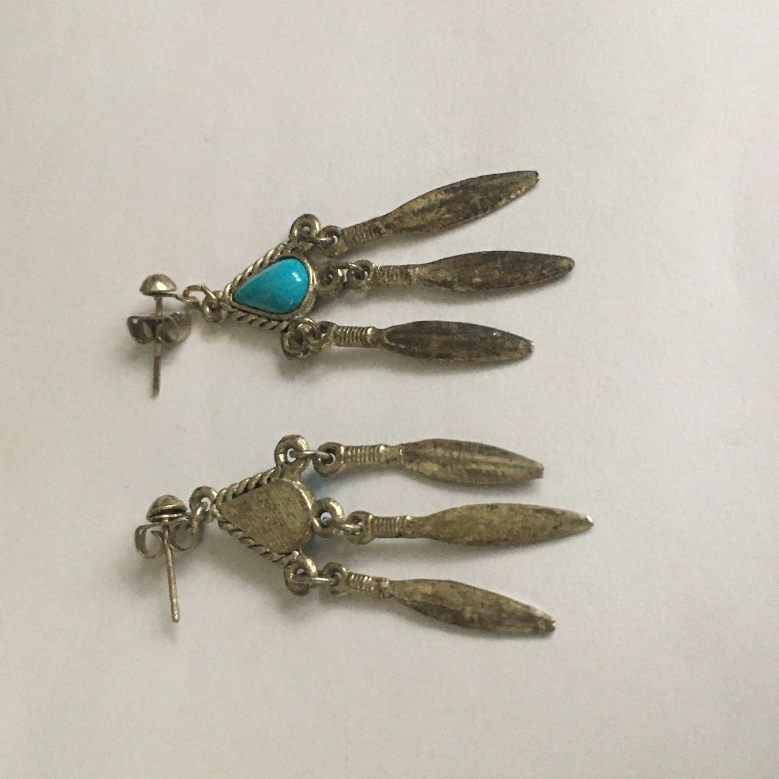 VINTAGE SILVER TONE SOUTH WESTERN STYLE FAUX TURQUOISE PERCED EARRINGS 2″