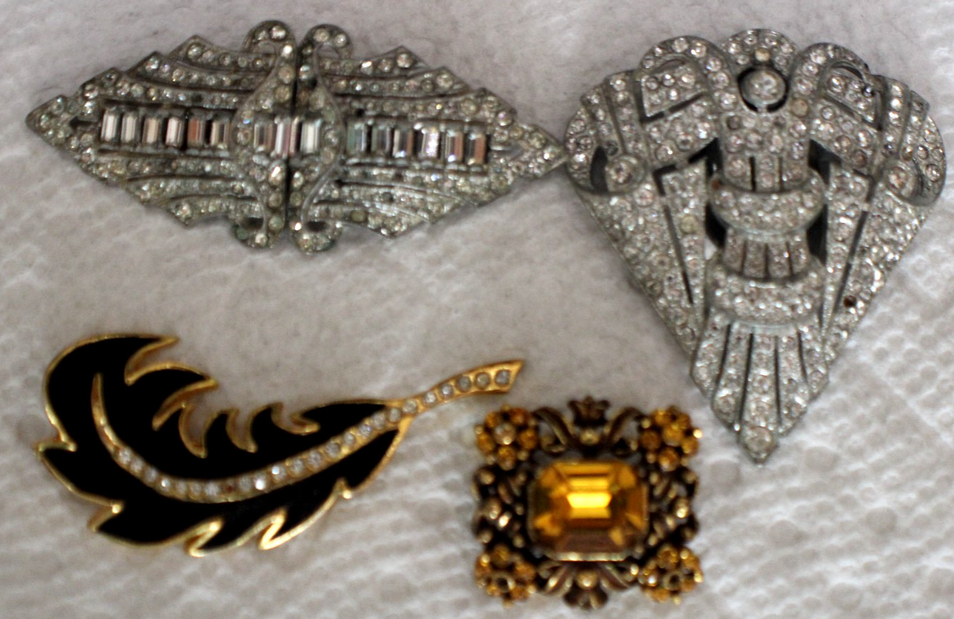 19 Antique/Vintage Different Styles Pin Brooches Lot
