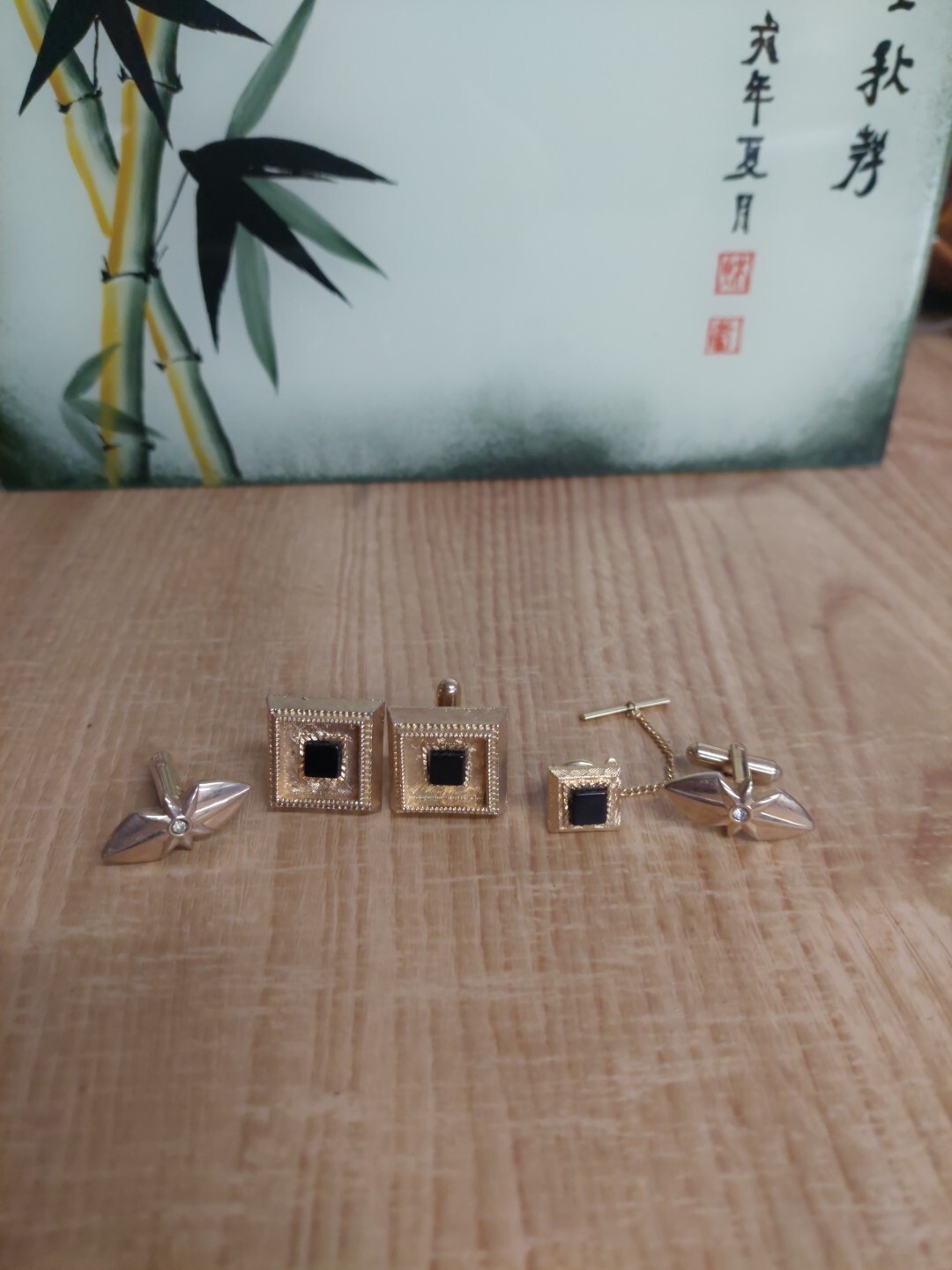 Mixed Lot 2 Pairs Cuff Links And Tie Clip