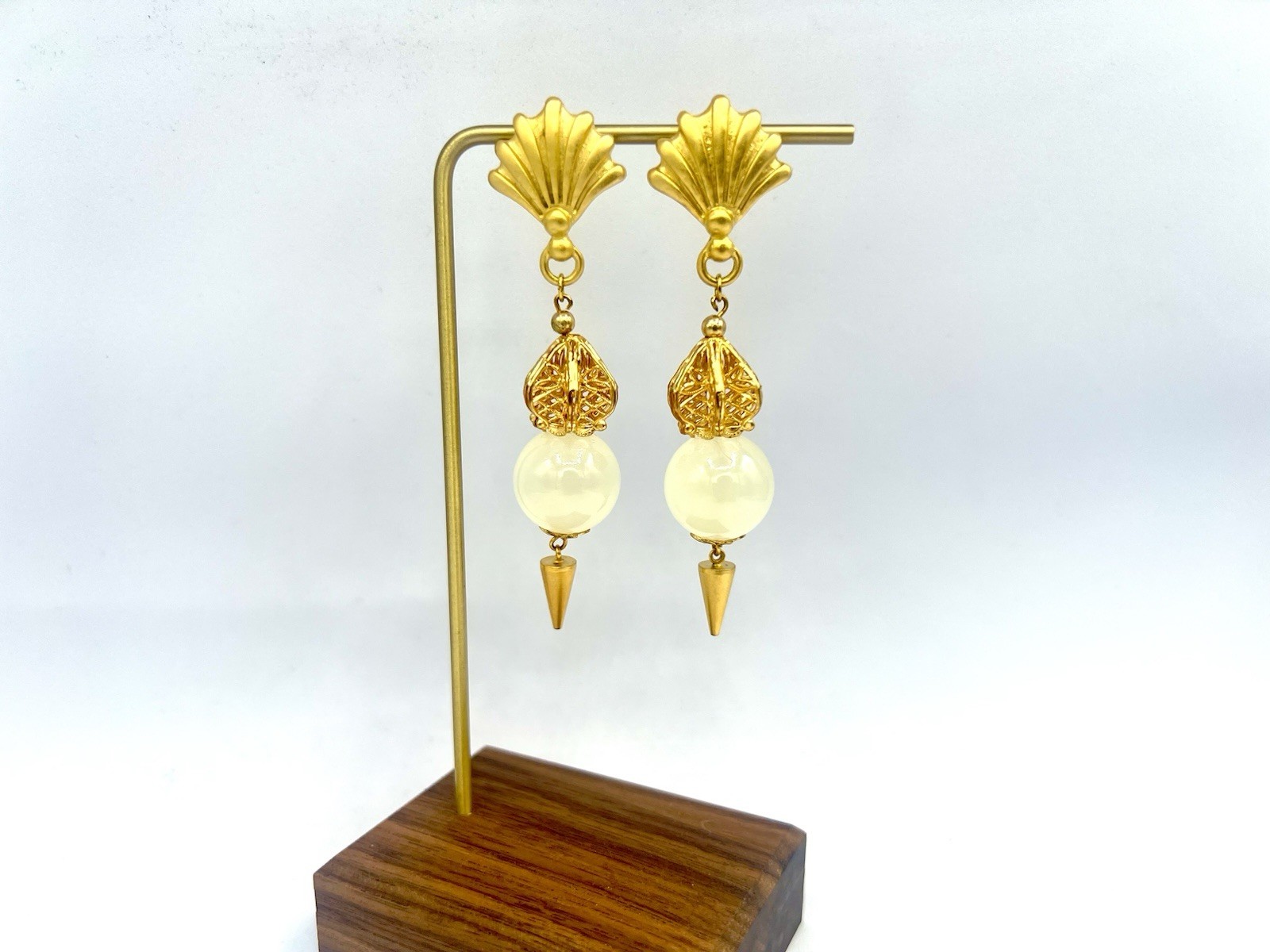 Vintage 1980s RO-DO Gold Filigree Lemon Moon Onyx Bead Earrings Dangles NOS YT