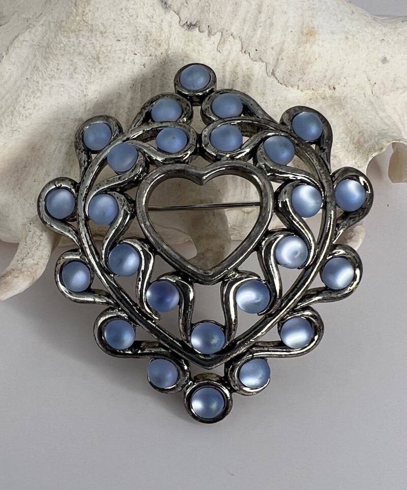 Retro Brooch Pin Heart Shaped Blue Bead Silver Tone Costume Jewelry 🩵