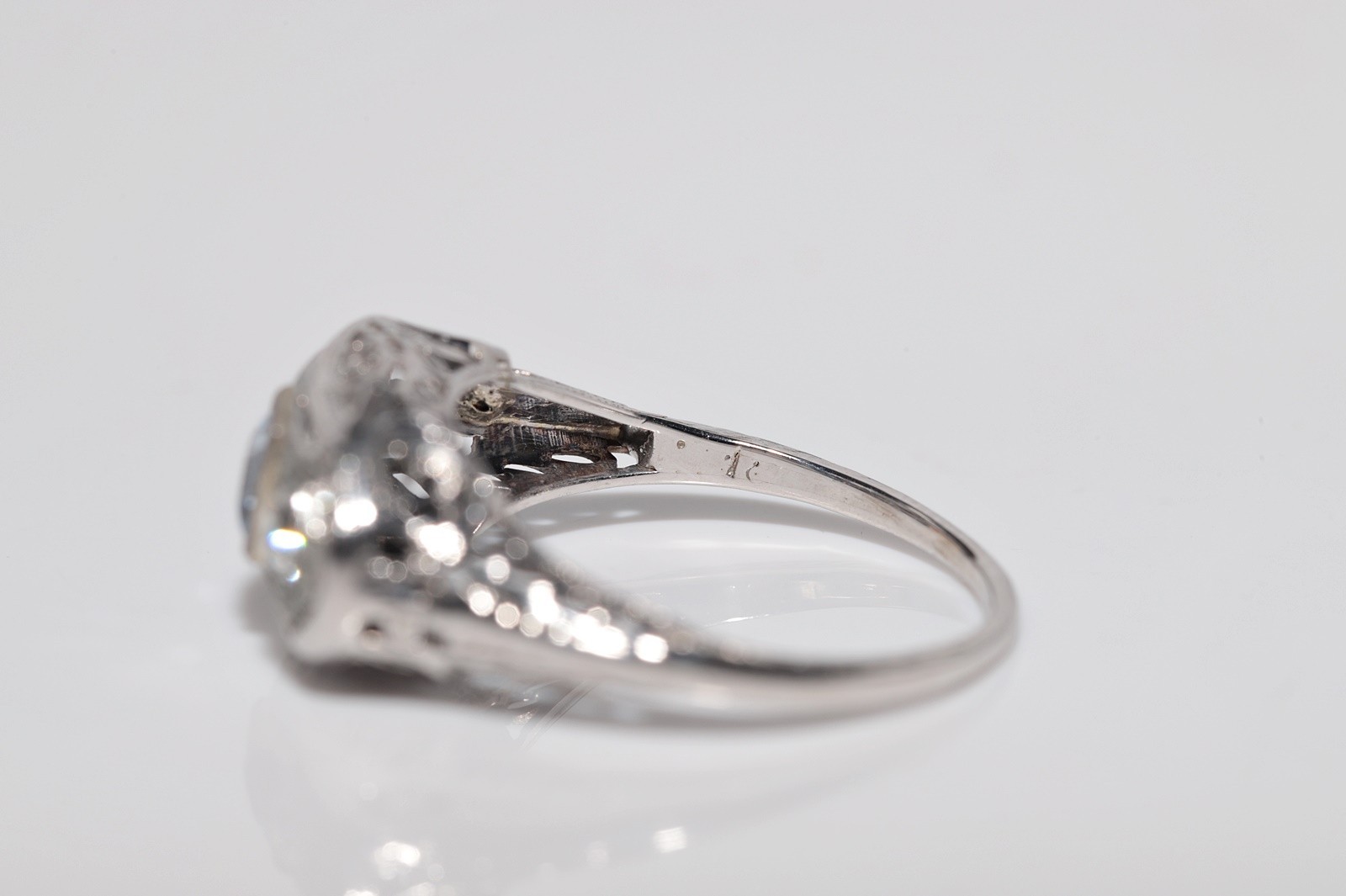 Antique Circa 1920s Art Deco 18k Gold Natural Diamond And Aqua Marine Ring