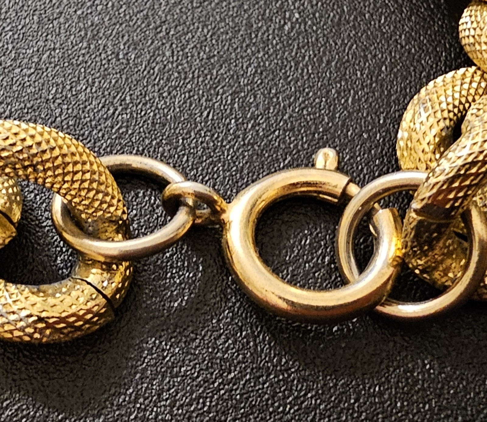 Vintage Gold Tone Textured Curb Link Bracelet Chunky Statement Retro Chain