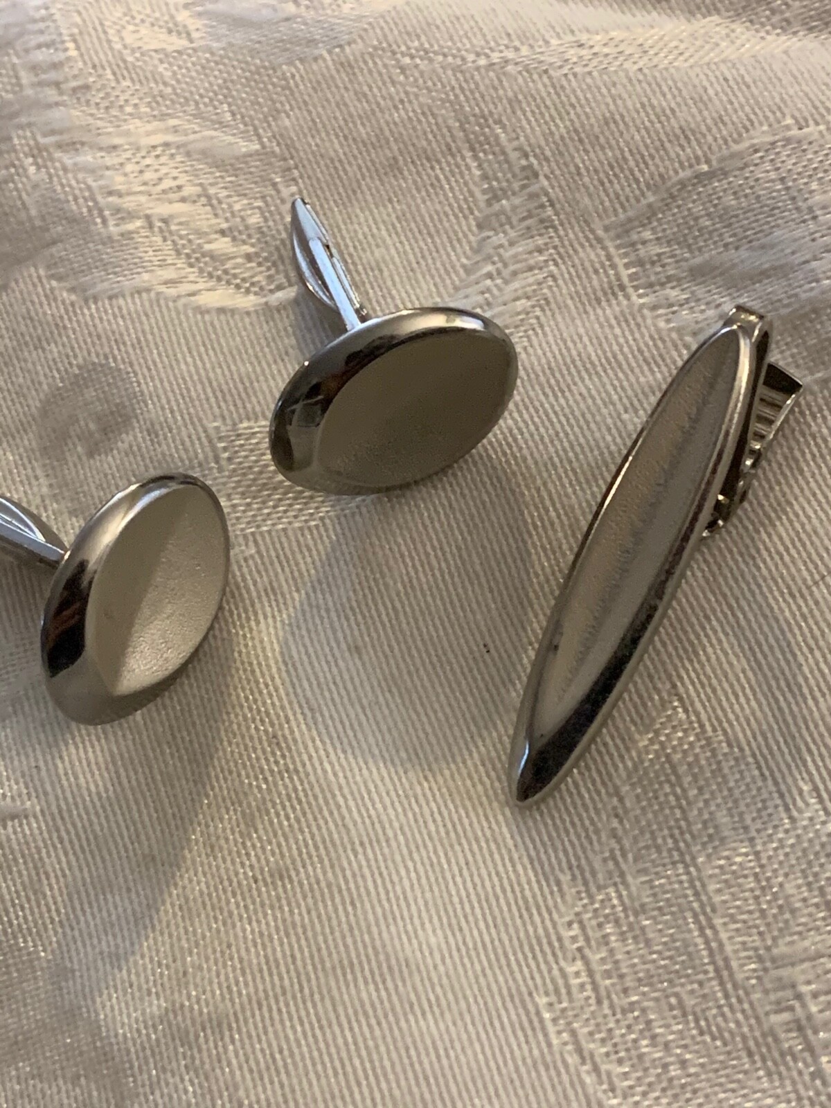 CUFF LINKS & TIE CLIP SILVER COLOR FUN DESIGN GREAT VINTAGE SET 1/2″ & 1 1/2″
