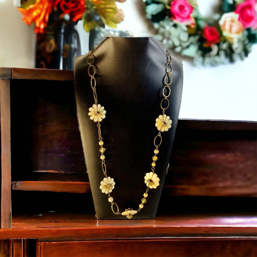 Vintage Carved Flower & Metal Hoop Necklace
