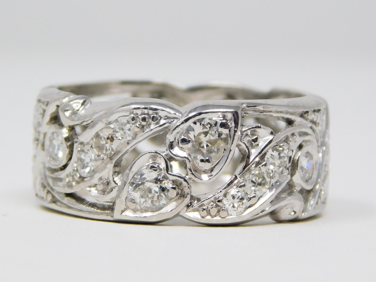 Platinum Late ART DECO XOXO + Mini Hearts Diamond 8.4 mm Band Ring Sz 6.75 B6946