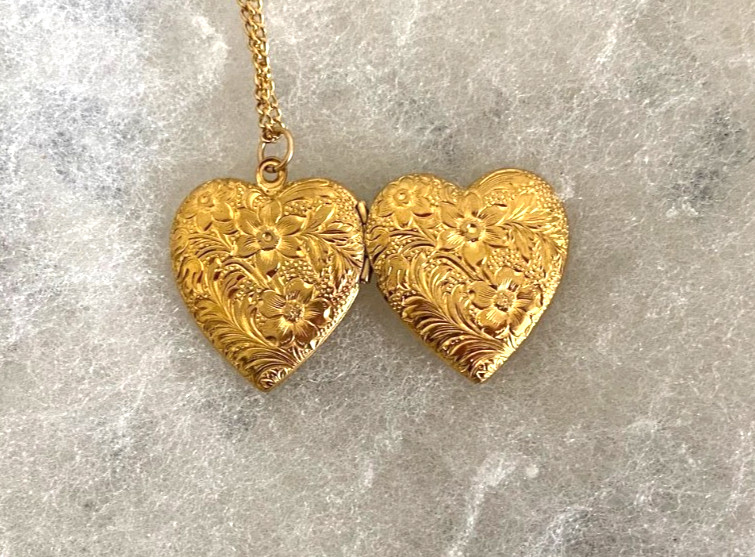 Goldtone Floral Costume Heart Locket on 18 Inch Chain
