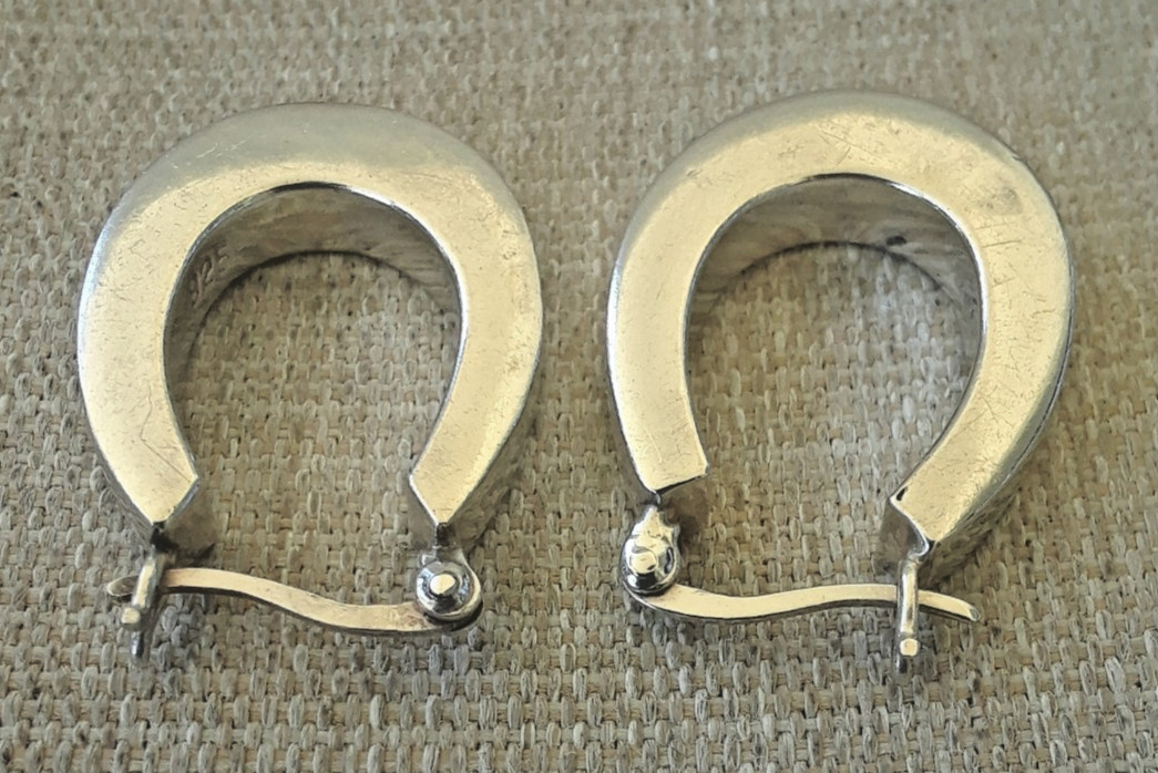 Vintage Sterling Silver Chunky Squared Horseshoe Hoop Earrings About 1″x3/4″