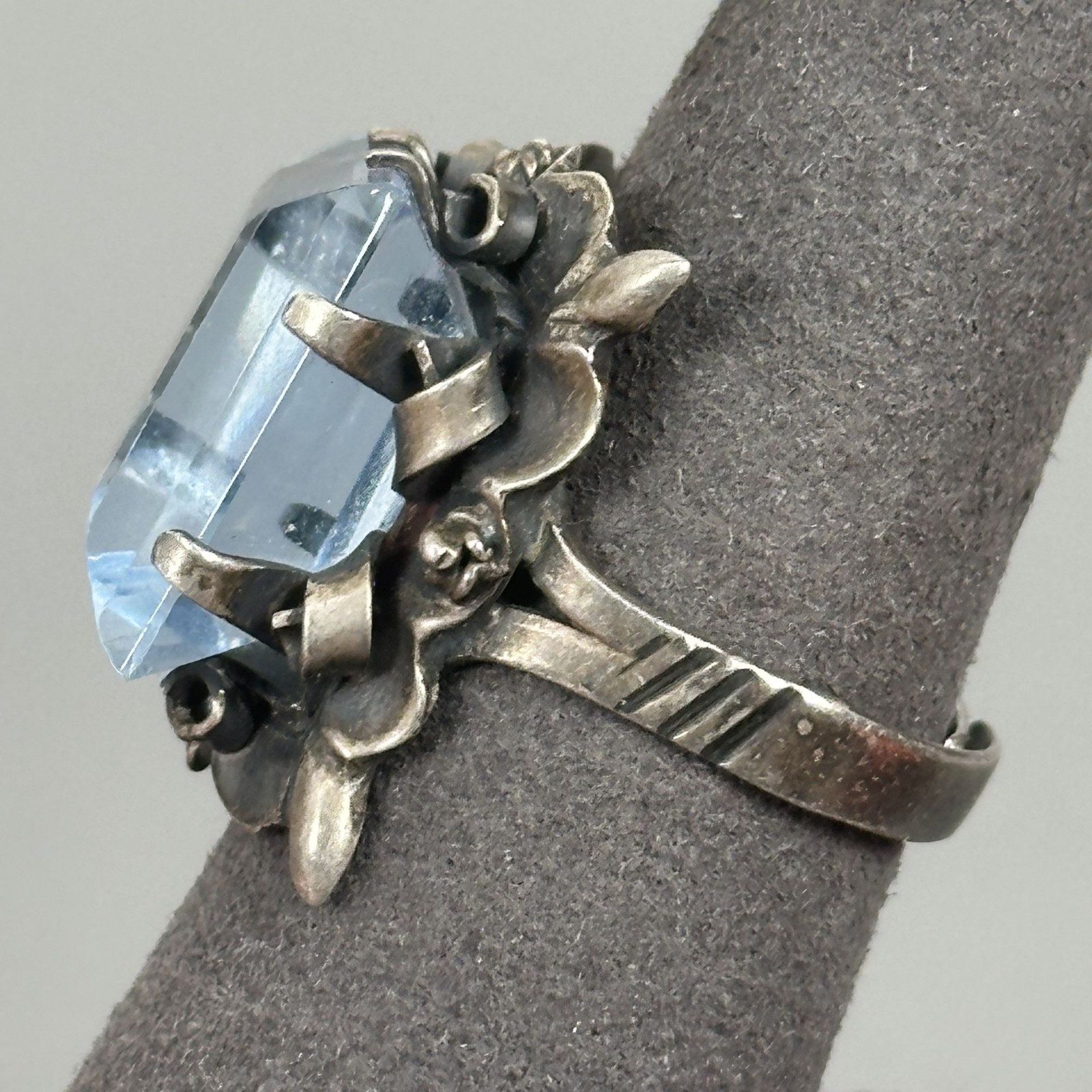 1940-70s Taxco Mexico Floral Sterling Silver Blue Crystal Glass Adjustable Ring
