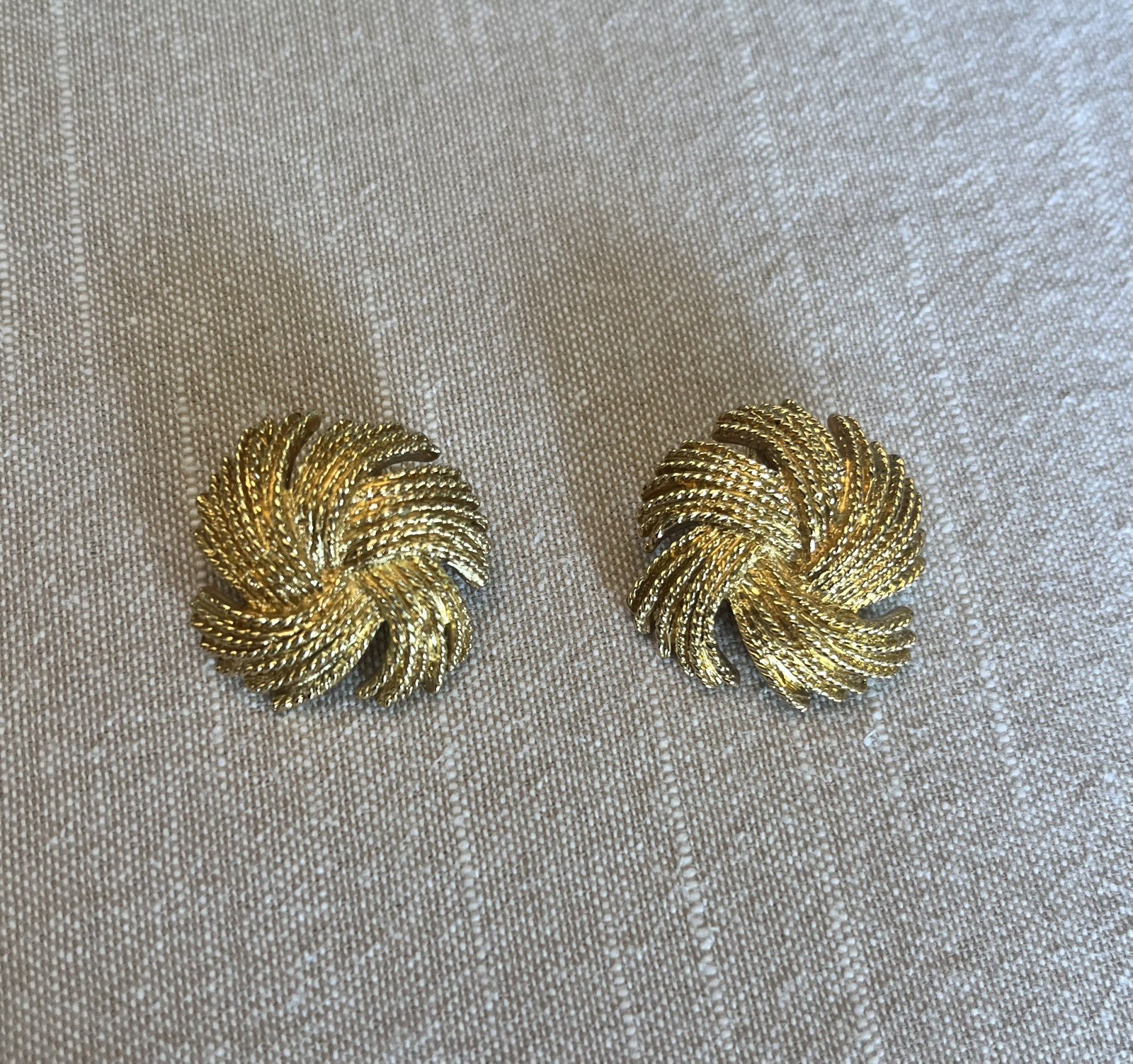 Vintage 1960s MONET Gold Tone Cordelia Book Piece Floral Brooch Earrings Set