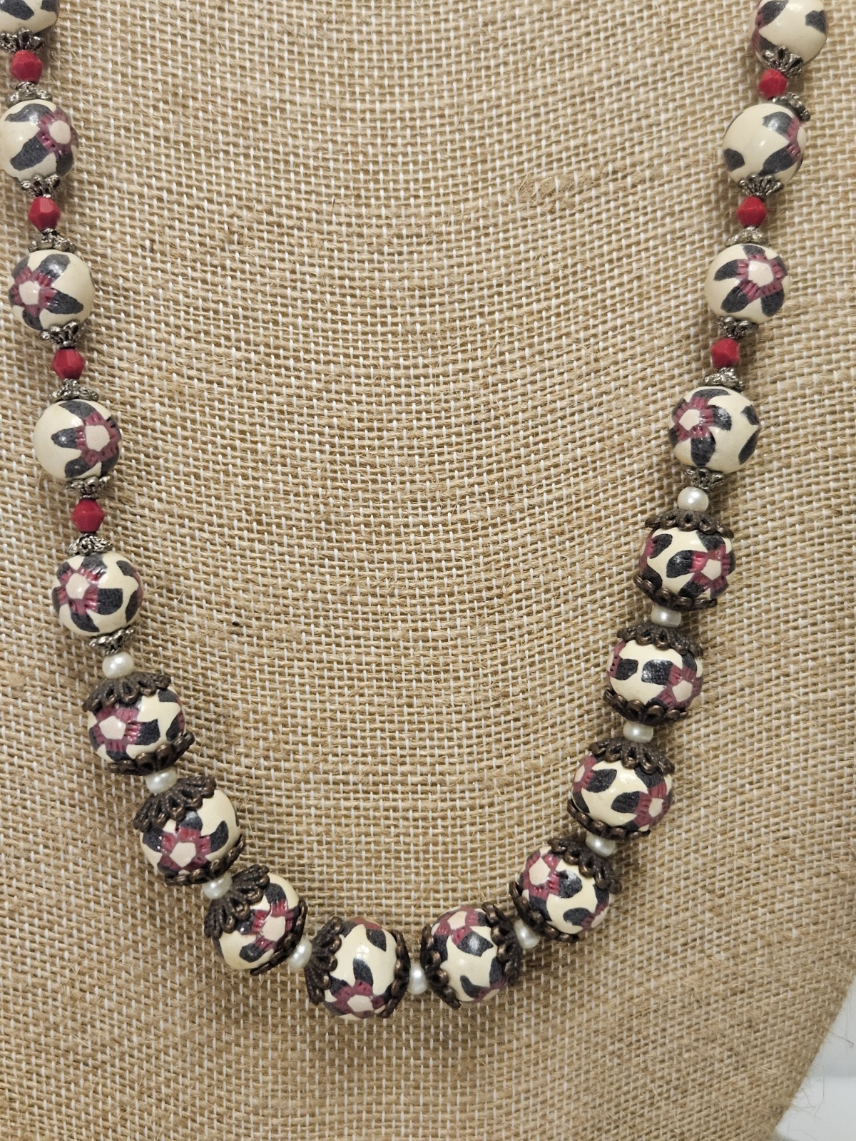 HANDMADE BEADED NECKLACE 28″ FLORAL VINTAGE ORNATE TOGGLE CLOSURE BEAUTIFUL