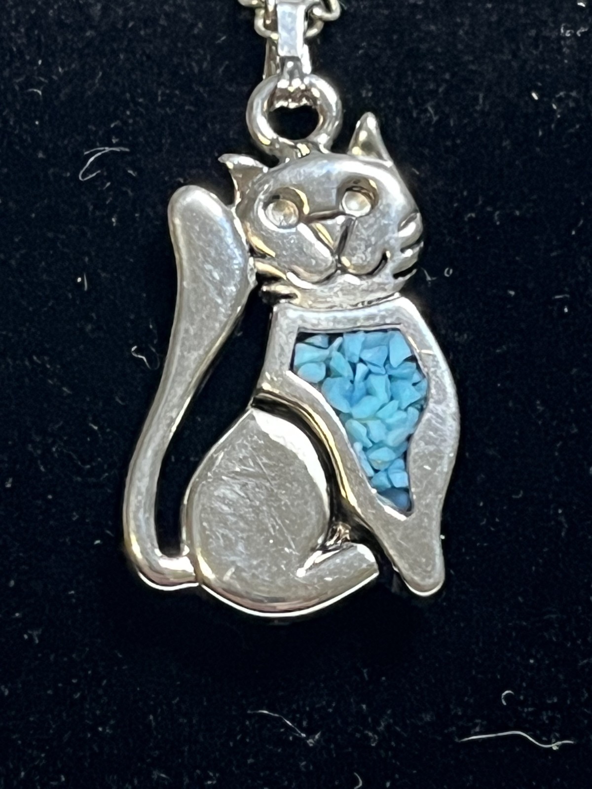 Vintage 1992 Silver Tone Sitting Cat Pendant Necklace – Blue Chip Inlay – 18″