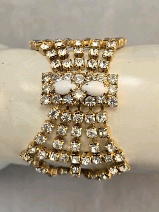 Wide Prong Set Rhinestone Gold Tone Metal Vintage Runway Retro 7.25 in Bracelet