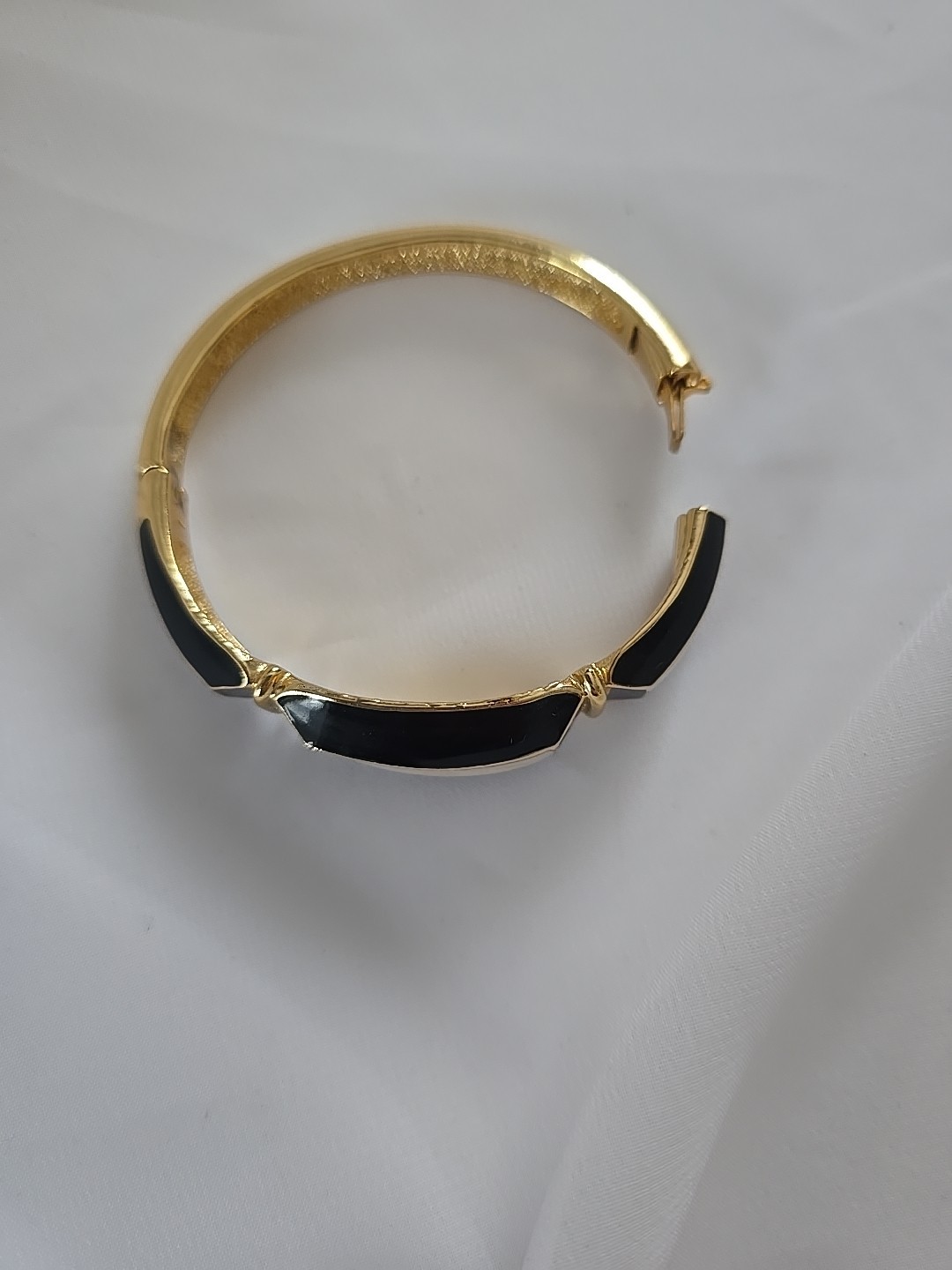 Vintage ORENA PARIS Gold Tone BLACK OFF WHITE Enamel Bangle Bracelet 6.5″