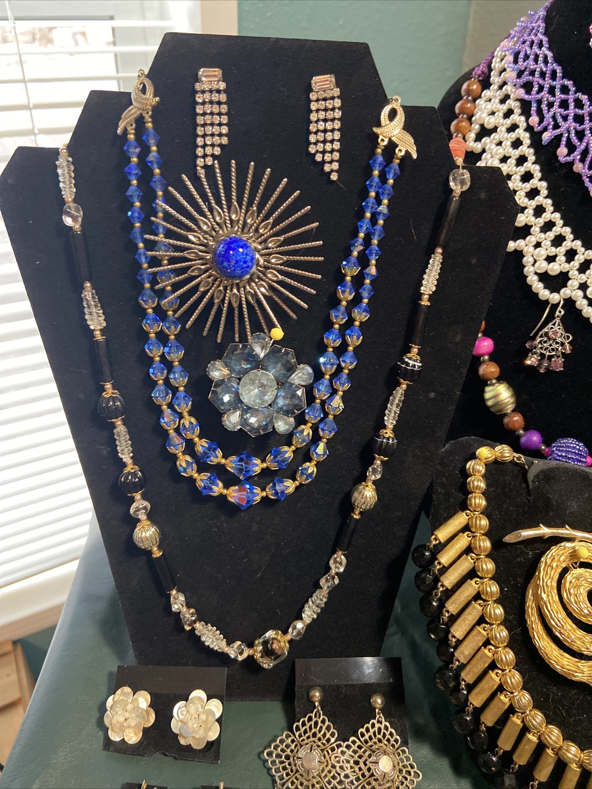 Fabulous 443 Piece Lot Of Vintage + Modern Fashion Costume Jewelry Nice Pieces