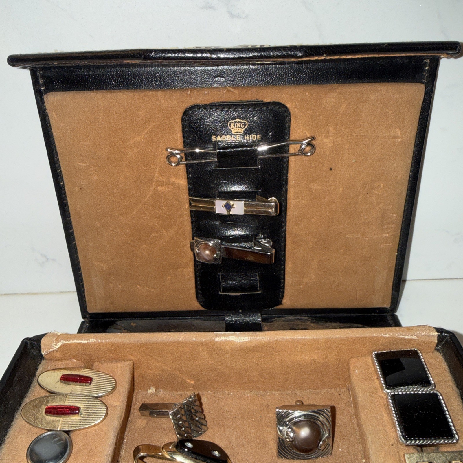 Vintage Men’s Cufflinks, Tie Bars, Money Clips & Storage Case