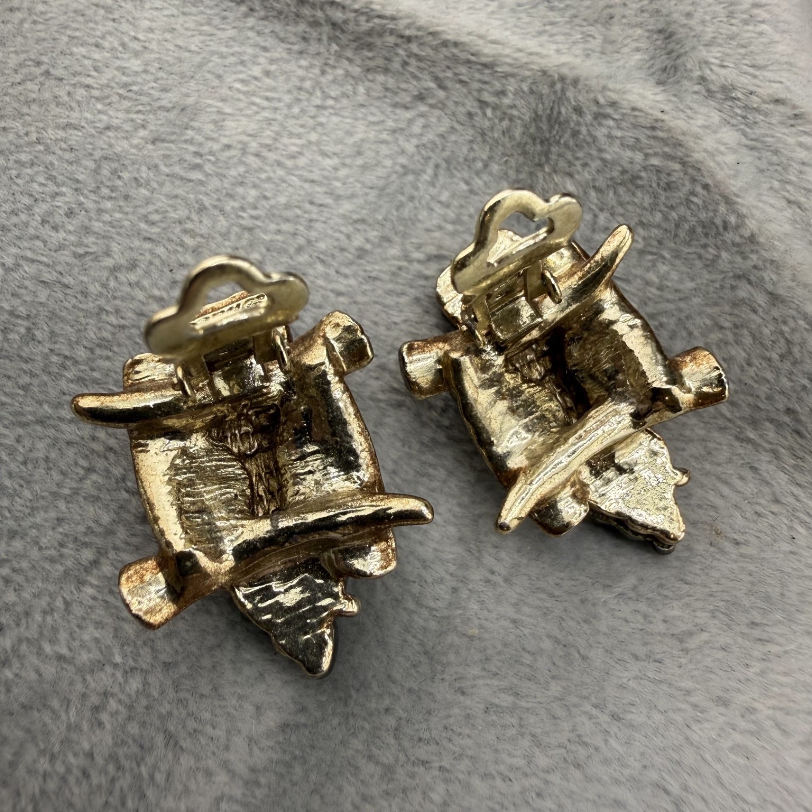 Vintage Dina Clip On Earrings Gold Tone Asian Theme