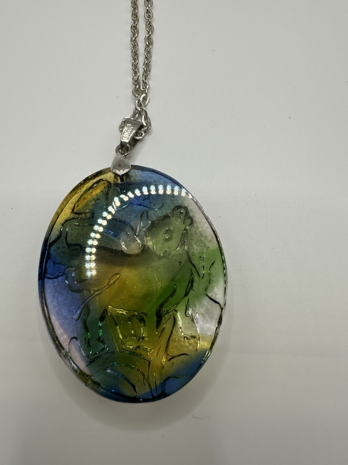 Vintage Oval Resin Cow Pendant W/18k Gold Plating Chain Necklace Is Silver Tone