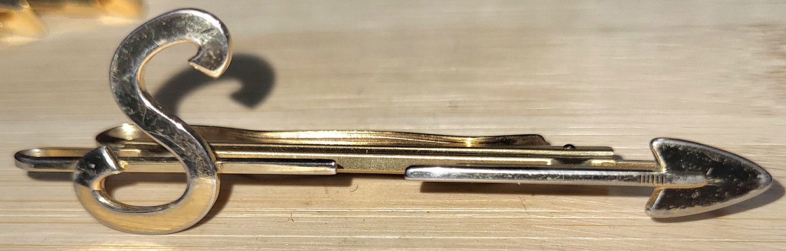 HICKOK USA Goldtone Letter S Expanding Tie Clasp 3″ To 4″ Long Signed Great Cond
