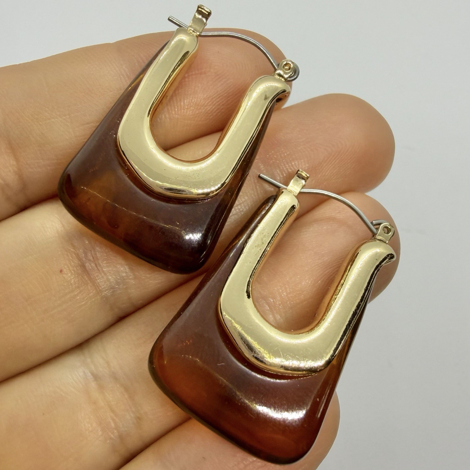 Vtg Amber Resin Chunky Saddle Hoop Statement Boxy Drop Earrings Goldtone Post
