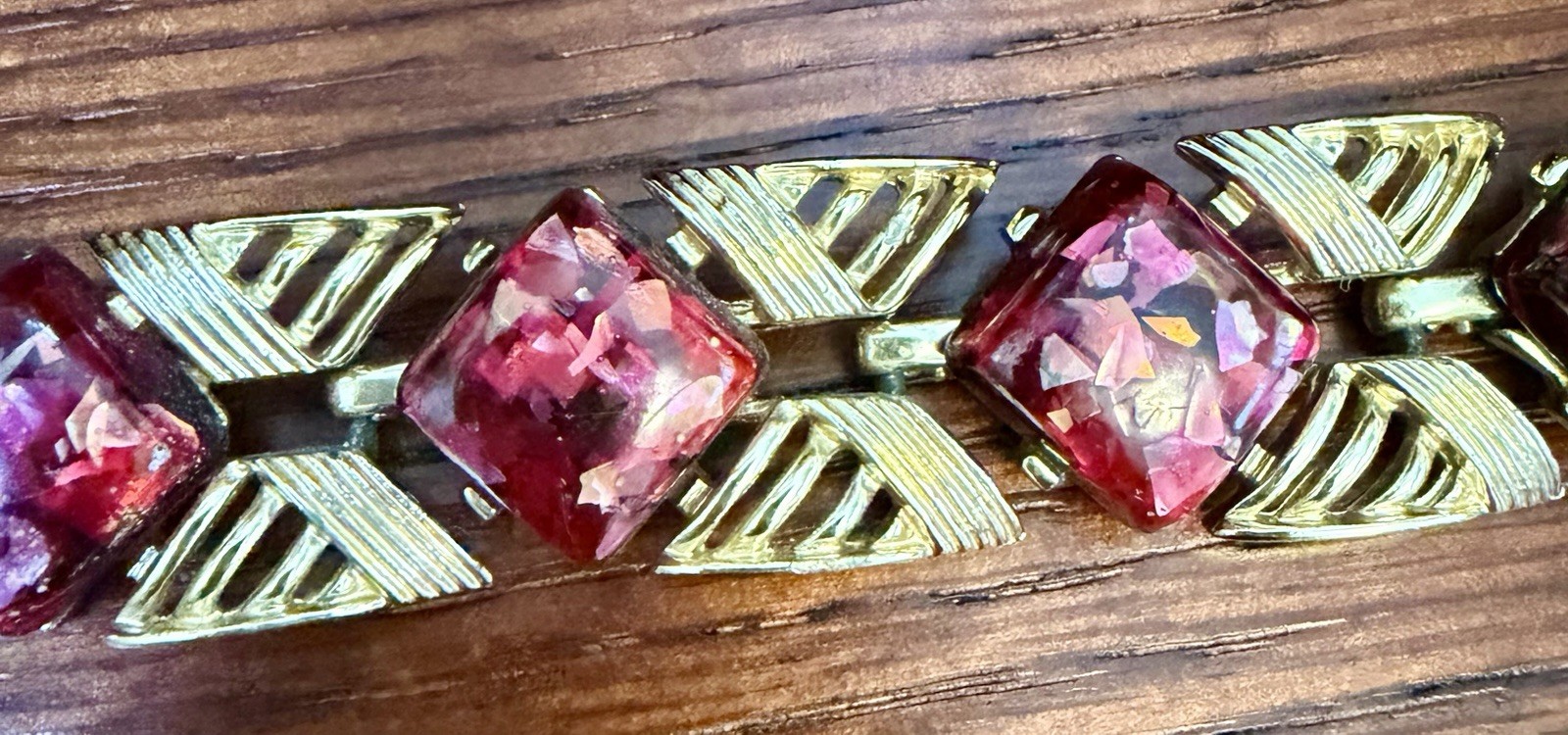 Vintage Gold Tone Coro Confetti Red Lucite 7″ link Bracelet