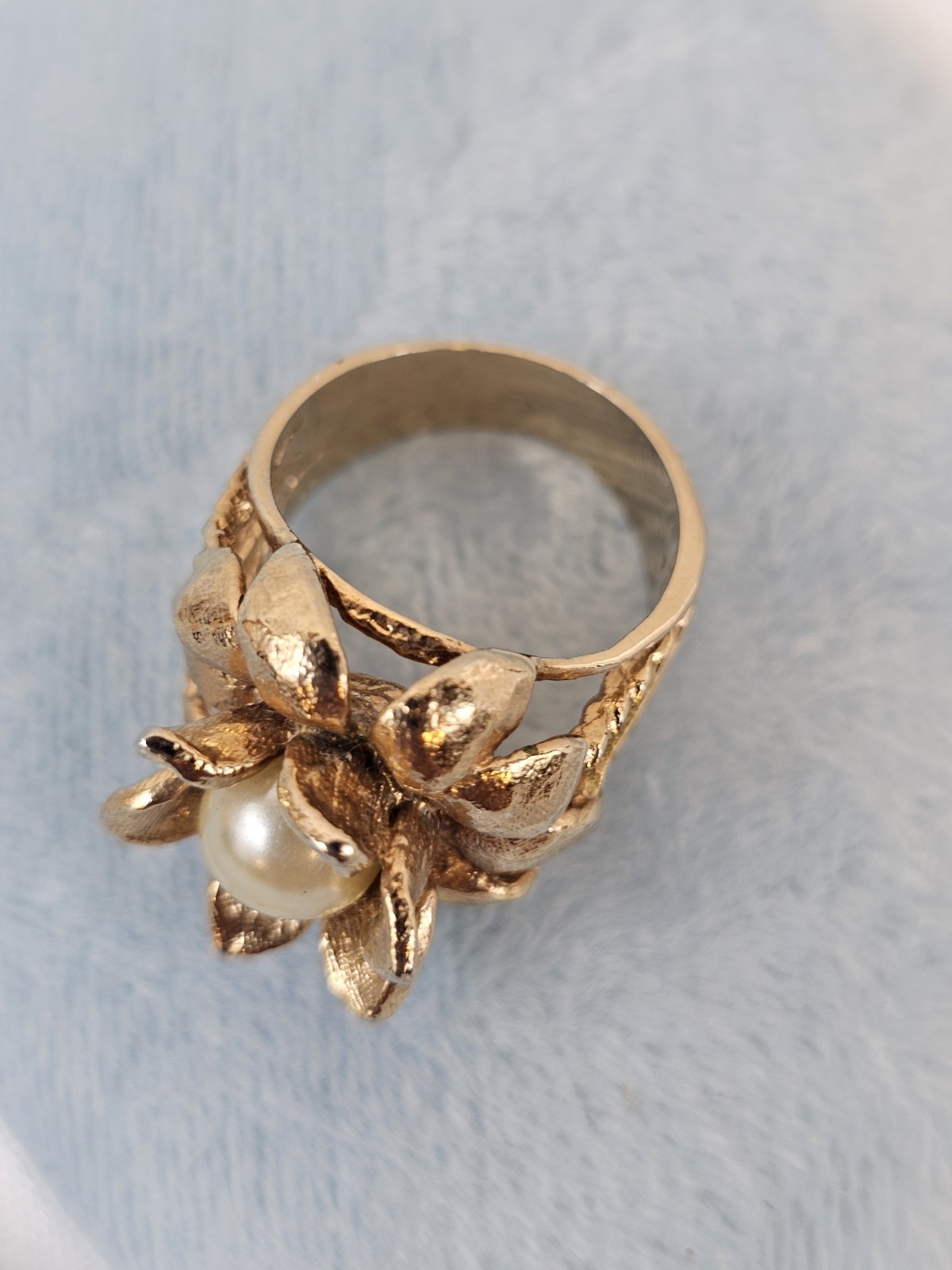 Vintage Brutalist Pearl Flower Ring – Statement Piece Size 5.5 Gold Tone