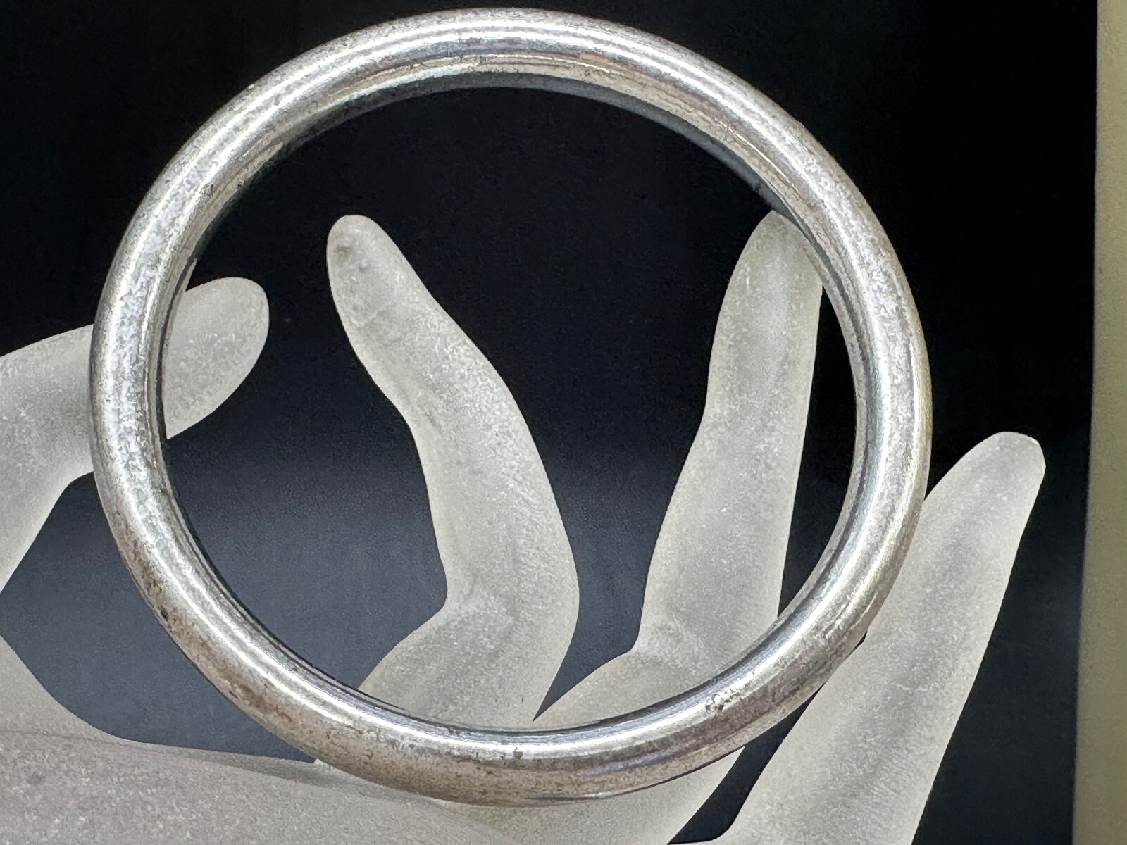 VINTAGE ESTATE STERLING SILVER CLASSIC ROUND BANGLE BRACELET