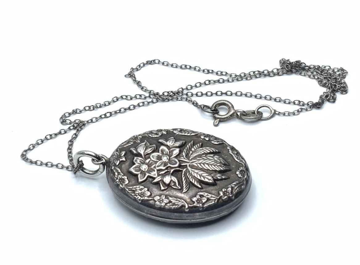 Vintage Sterling Silver 1978 Franklin Mint Flower Puffed Pendant 16” Necklace